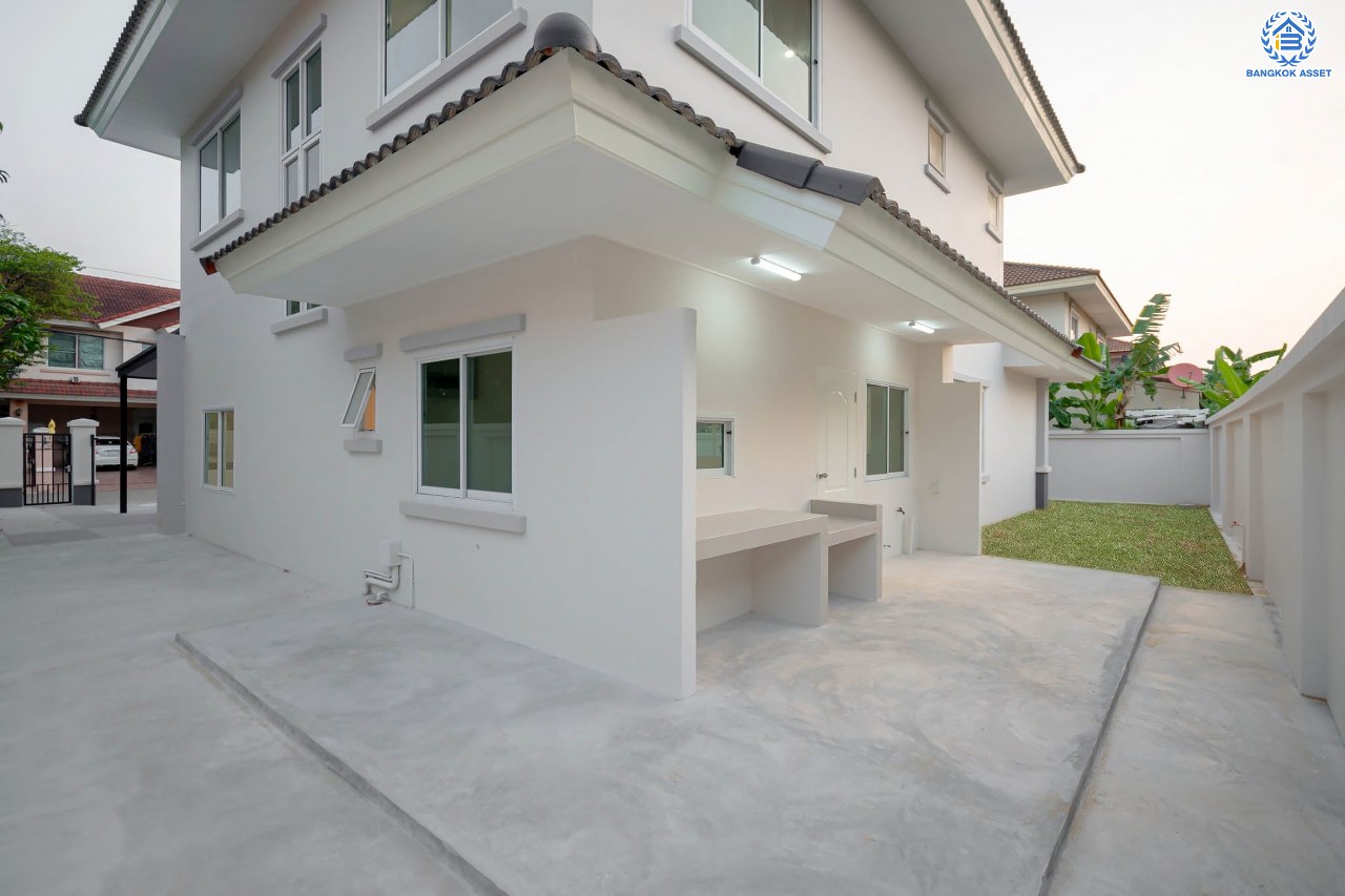 บ้านมือสองตกแต่งใหม่ โครงการ มัณฑิกา กาญจนาฯ-บางบอน รองรับทุกความสุข เนื้อที่ 108.6 ตร.ว. ฟังก์ชัน 3 ห้องนอน 3 ห้องน้ำ 2 ห้องอเนกประสงค์ จอดรถได้ 2 คัน บนทำเลใกล้รถไฟฟ้าสายสีน้ำเงิน "สถานีหลัก2" และจุดขึ้นทางด่วน "พระราม2" และ The Mall บางแค